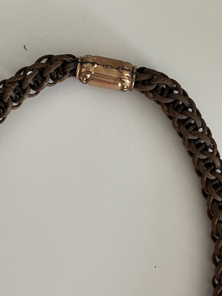 Autres accessoires pour montres: Collier tressé marron avec fermoir doré  – D'occasion à Worben par benit.drn 1