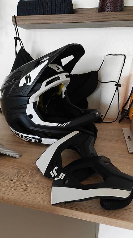 Caschi: Just1 J-Zero Velo Helm Grösse S-M. – Usato da Aeschi b. Spiez venduto da Geroes90 2