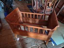 Ancien lit en bois pour ɓébé
