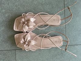 Sandali rosa con fiore