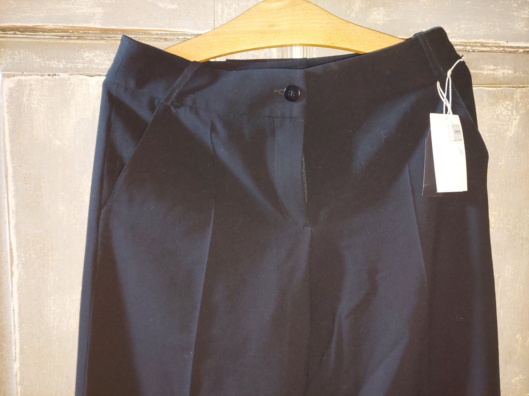 Armani Pantaloni: Armani Collezioni . Wolle schwarz 34 – Nuovo e nell'imballaggio originale da Besenbüren venduto da teluride89 2