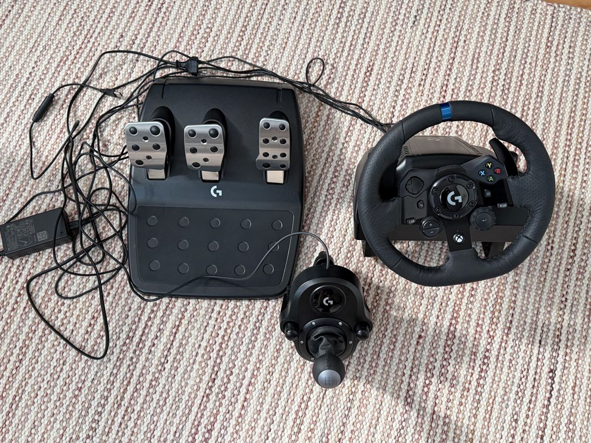 Logitech Manettes: Logitech G923 Racing Wheel + Driving Force Shifter + Pedale – Neuf (Voir description) à Mörschwil par PGdexx