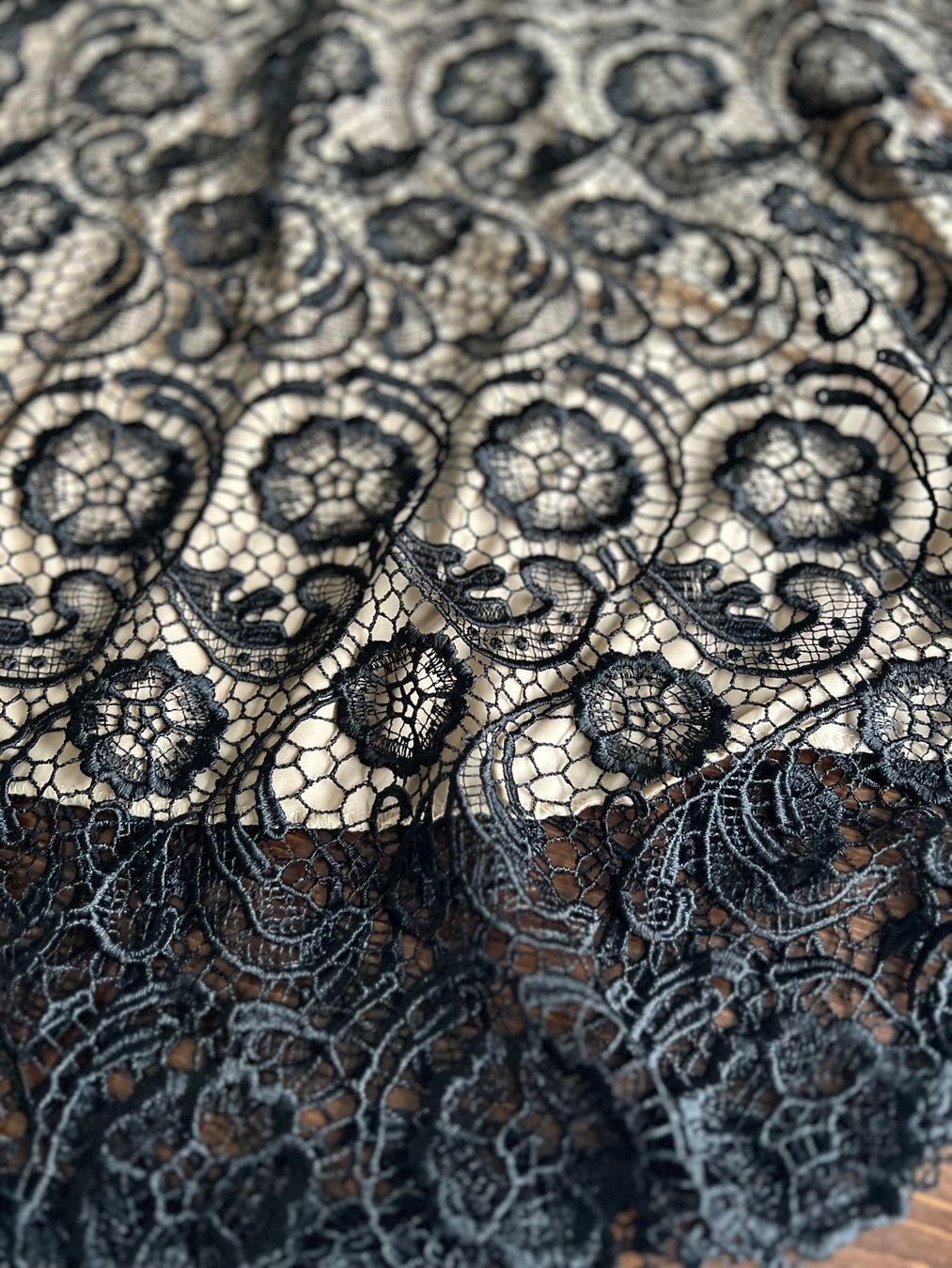 Vestiti: Schönes Spitzenkleid, Gr. 34/36 – Usato da Ebmatingen venduto da Mistelu 2