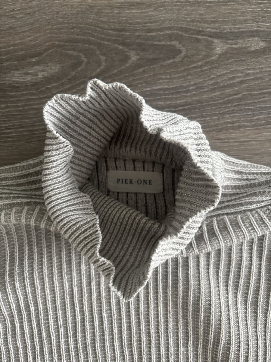 Pulls & Sweat-shirts: Herren Rollkragenpullover gestreift hellgrau neuwertig – D'occasion à Winterthur par Geilotime 1