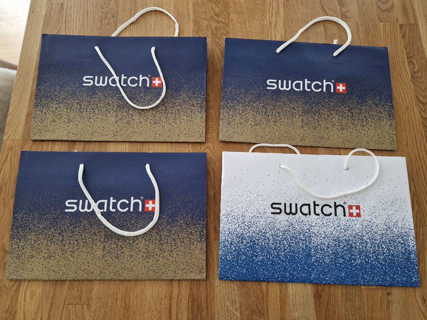 Swatch Orologi: 4 Swatch Tragetaschen  – Usato da Kulmerau venduto da Doene7