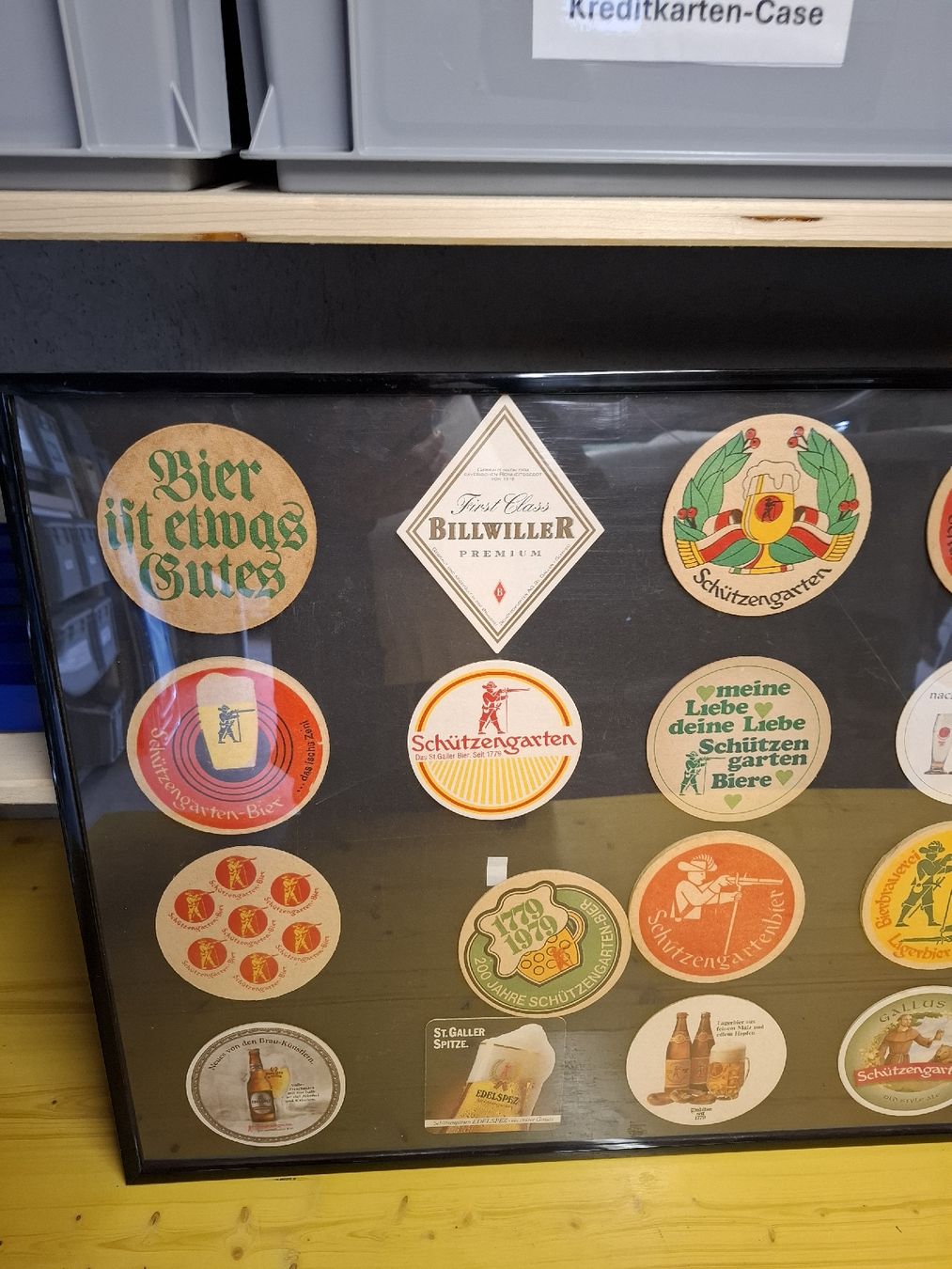 Sottobicchieri: Alte Bierdeckel Sammlung Schützengarten im Bilderrahmen – Usato da St.Gallen venduto da bpeter01 1