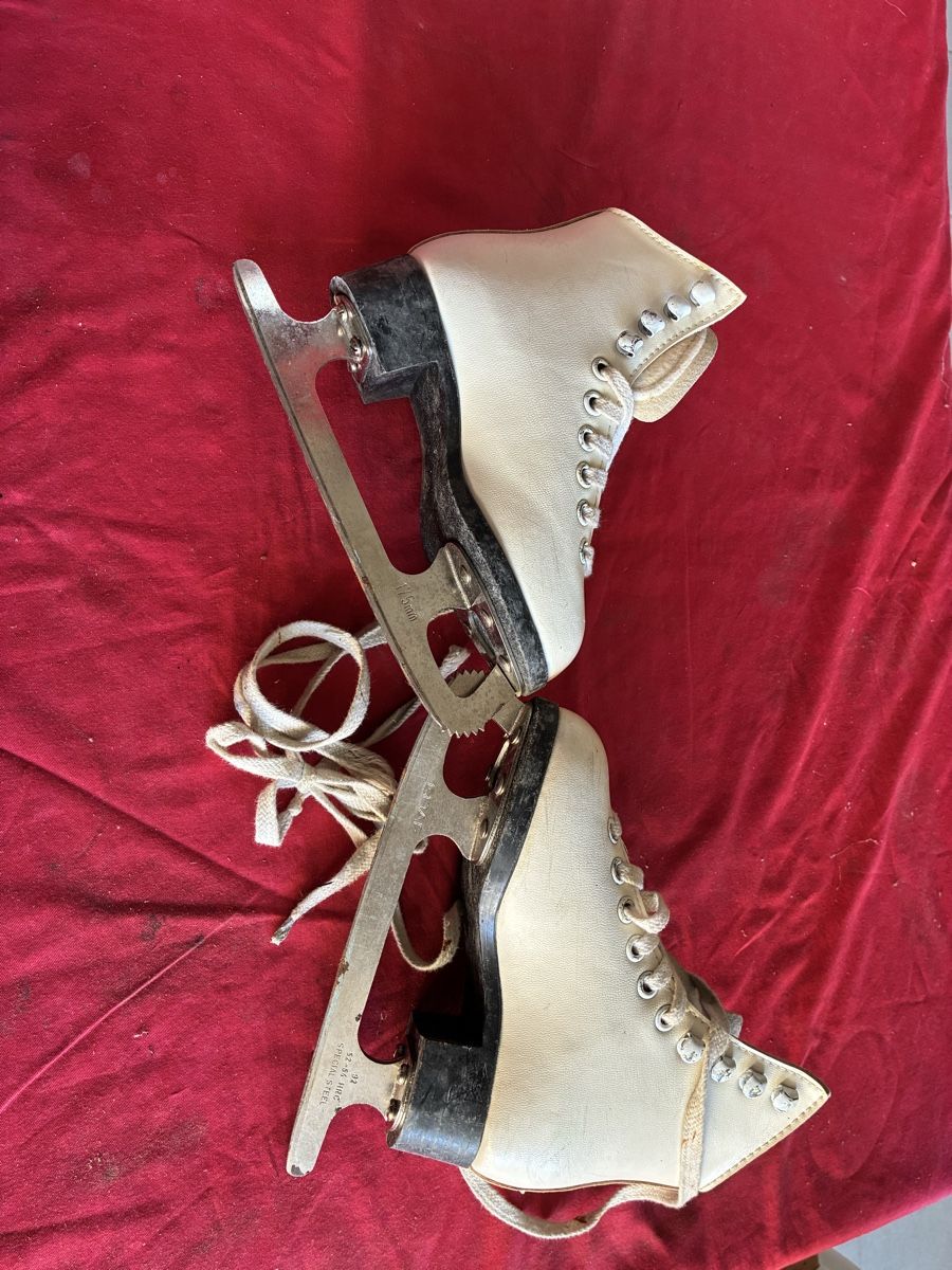 Pattini da ghiaccio: Patins à glace Graf Davos vintage  – Usato da Les Bayards venduto da Mutz51 3
