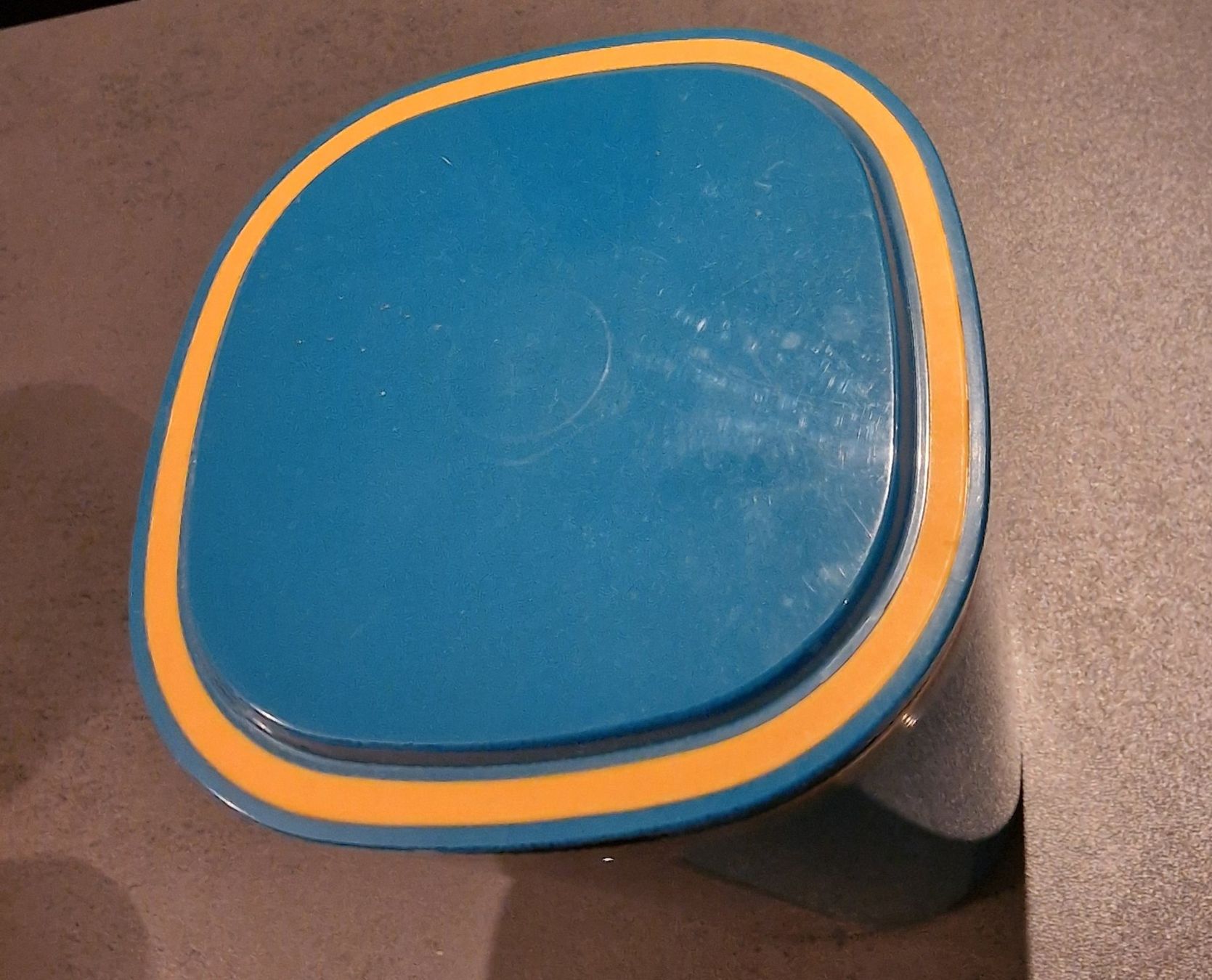 Tupperware Behälter & Ähnliches: Tupperware Aufbewahrungsbehälter 2.4 Liter – Gebraucht aus Wohlen AG von alphons31 1