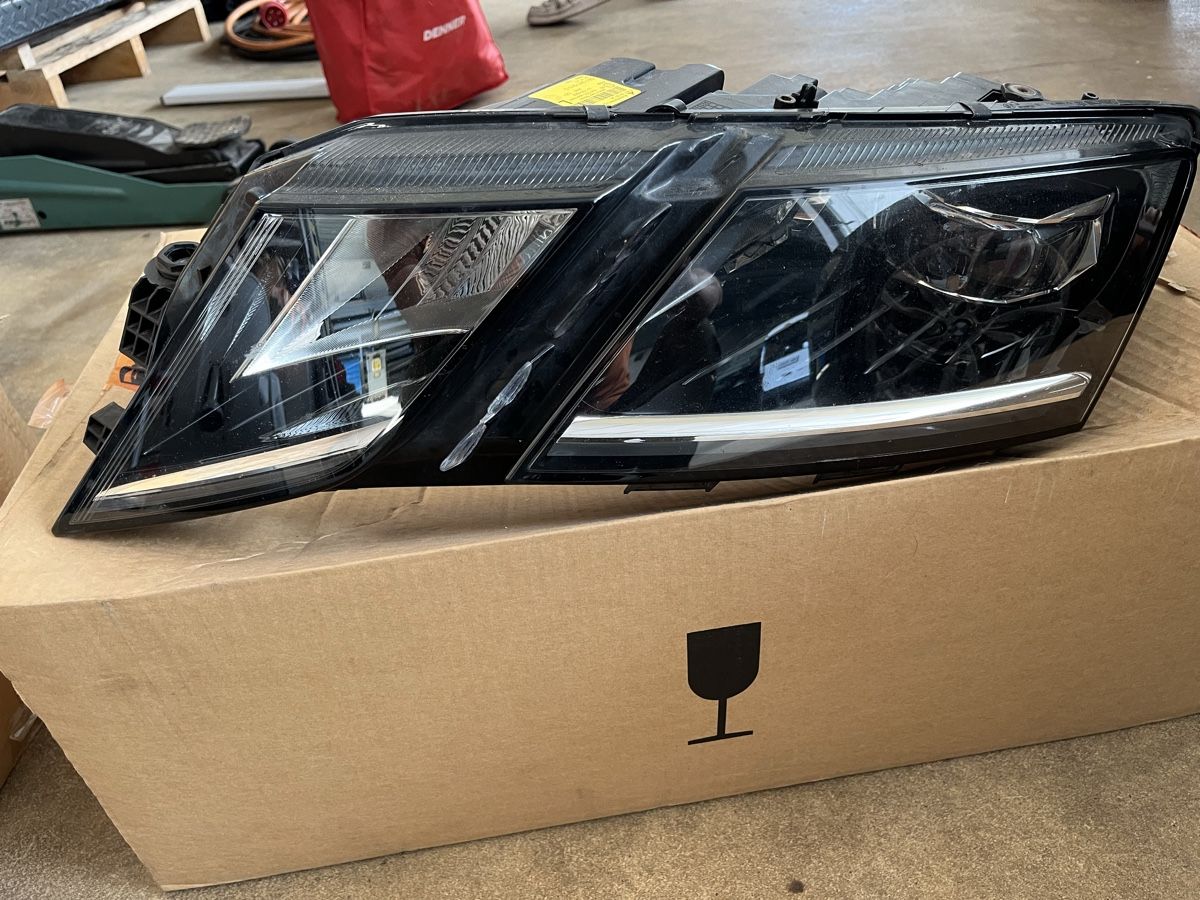 Fari: Scheinwerfer SKODA Octavia RS 5E1 941 016 D LED  – Usato da Ballwil venduto da Bueri23