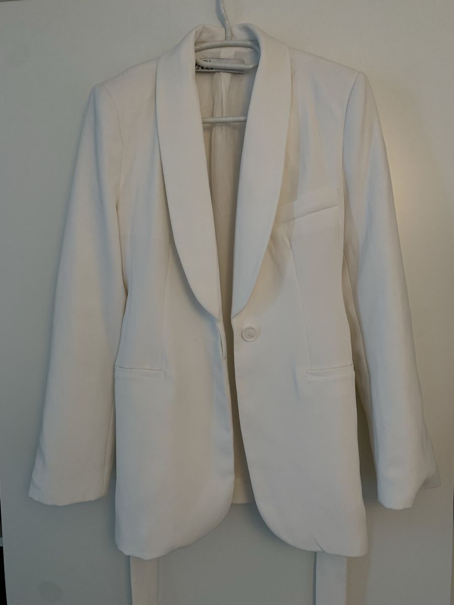 Zara Anzüge & Kostüme: Zara Blazer weiss mit Gürtel – Gebraucht aus St. Gallen von delideja01