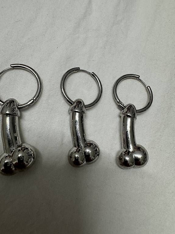Ohrringe & -stecker: Namilia SILVER D*** EARRINGS – Gebraucht aus Zürich von reg91