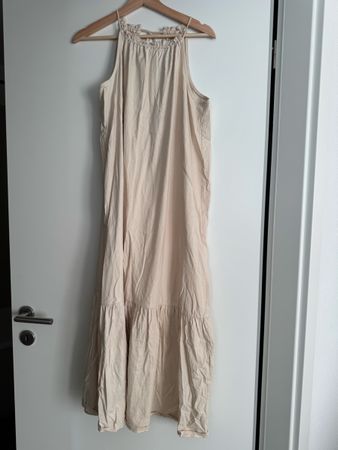 Robe d'été Mango, taille S, couleur crème, parfait état!