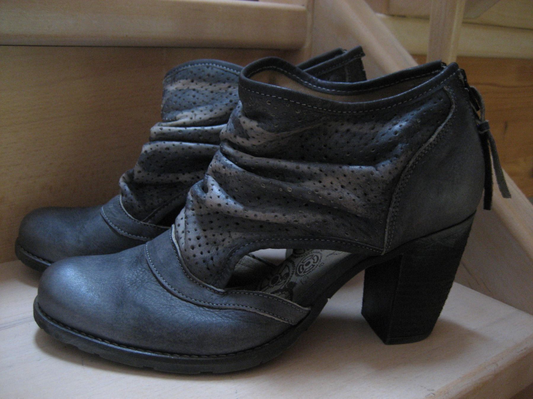 Scarpe da donna: Chaussures cuir DKODE grandeur 40 – Usato da Delémont venduto da marryb