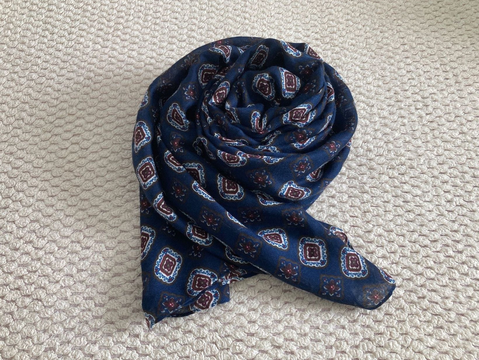 Foulards, Tücher & Schals: Neu elegante gemusterte Schal - Foulard – Neu (gemäss Beschreibung) aus Küsnacht ZH von PLZoll 2