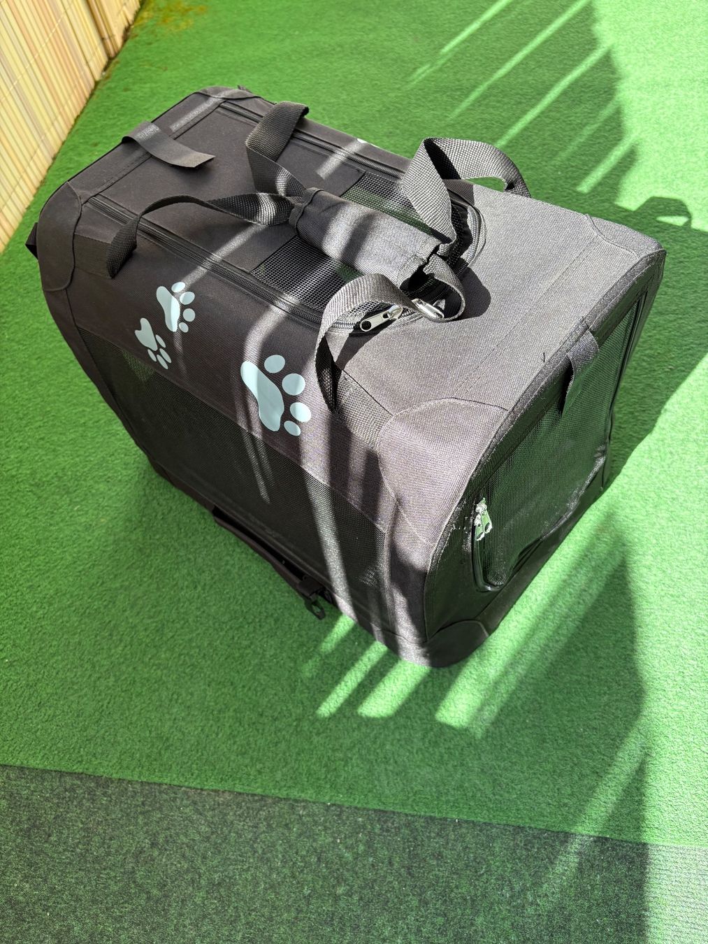 Liege- & Schlafplätze: Caisse pour chats + de transport + Sachets etc – Gebraucht aus Bellevue von Fas05 2