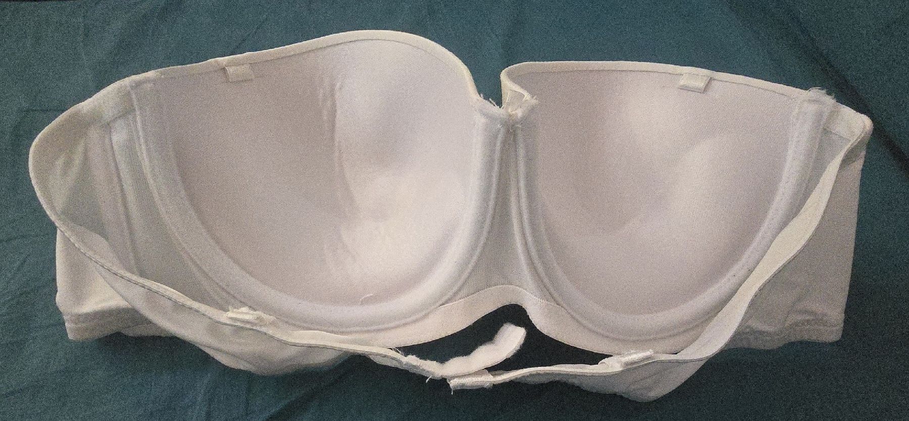 Altra biancheria intima: SECOND HAND: Roter&weisser BH, schwarzer Body, Gr. 75B/C – Usato da Seuzach venduto da K_N 5