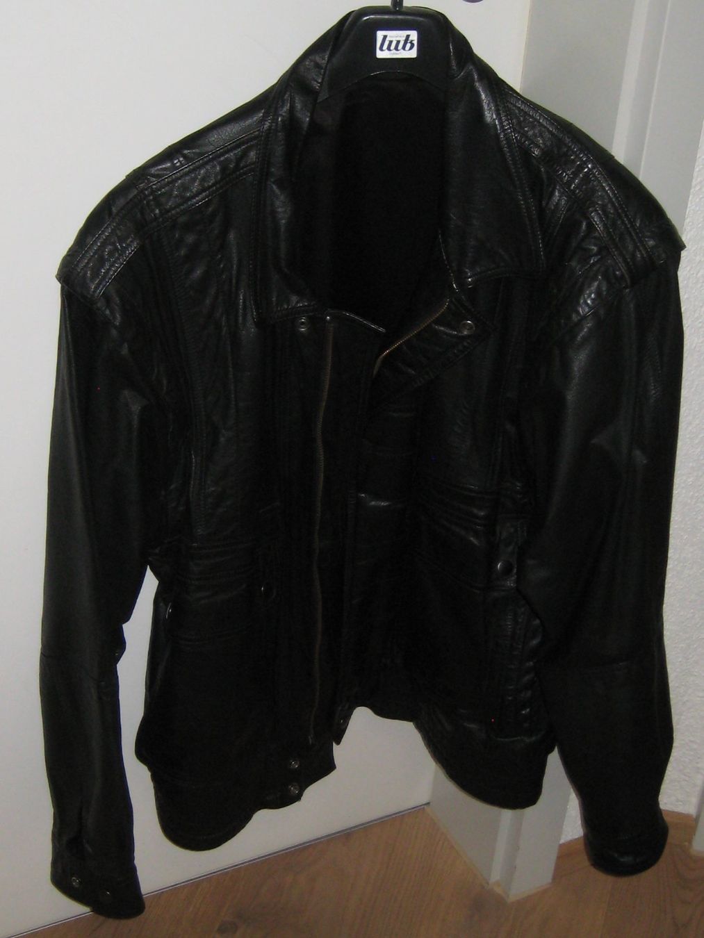 Giacche: Coole Lederjacke schwarz Gr. 50 – Usato da Neftenbach venduto da Werthe 1