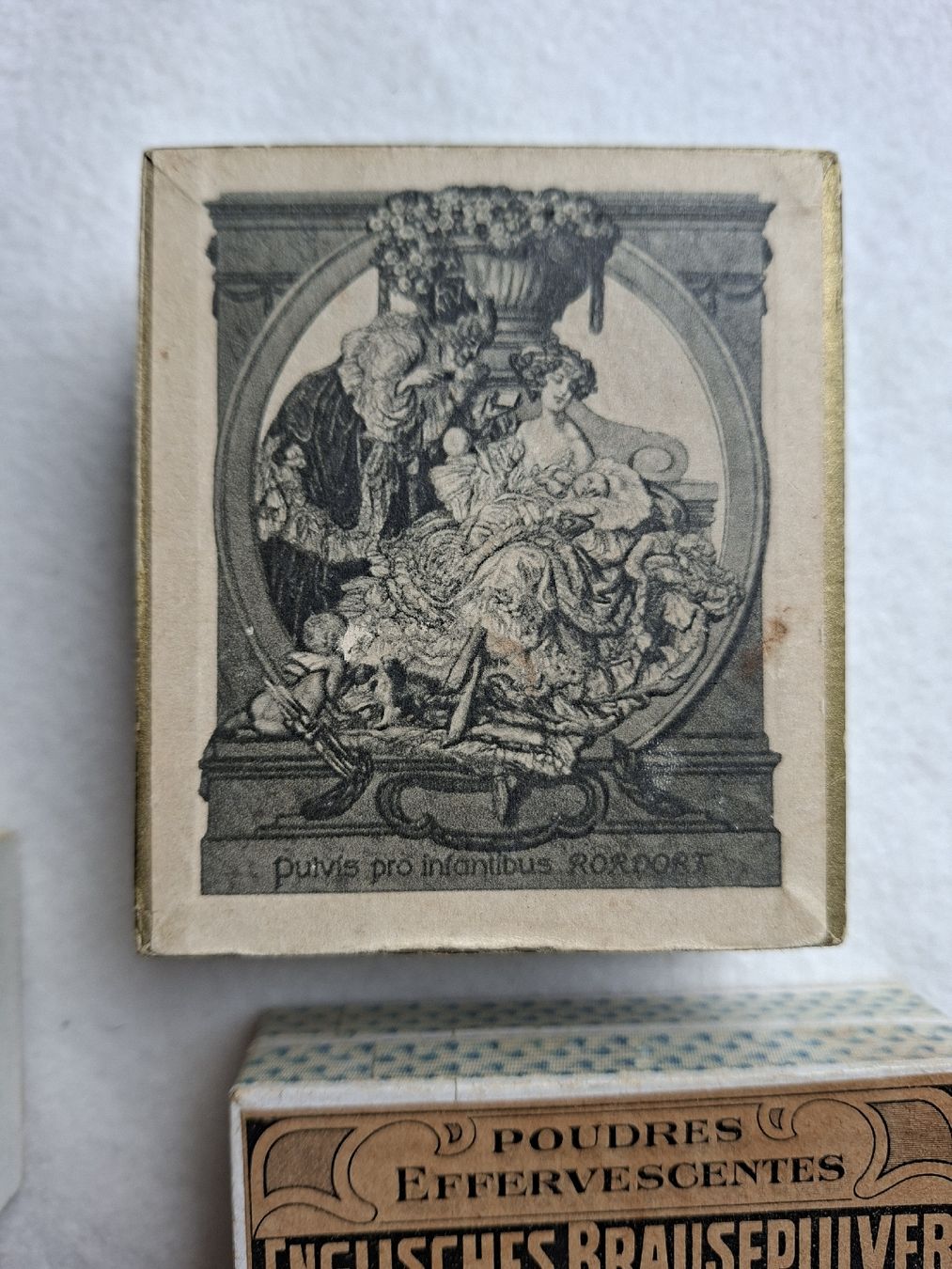 Tutte le decorazioni: 3 antike Kartondosen klein – Usato da Remetschwil venduto da littleredboots 1