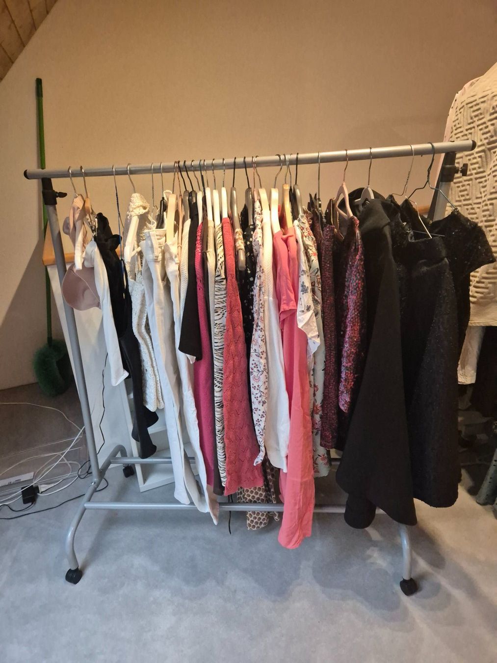 Lotti di vestiti: Kleiderpaket Gr S Gr 36 – Usato da Zürich venduto da Drago670