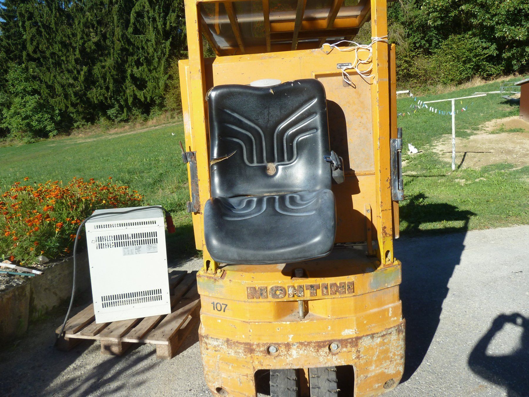 Carrelli elevatori e a forche: Un élévateur électrique – Difettoso da Russy venduto da Guenefle 2