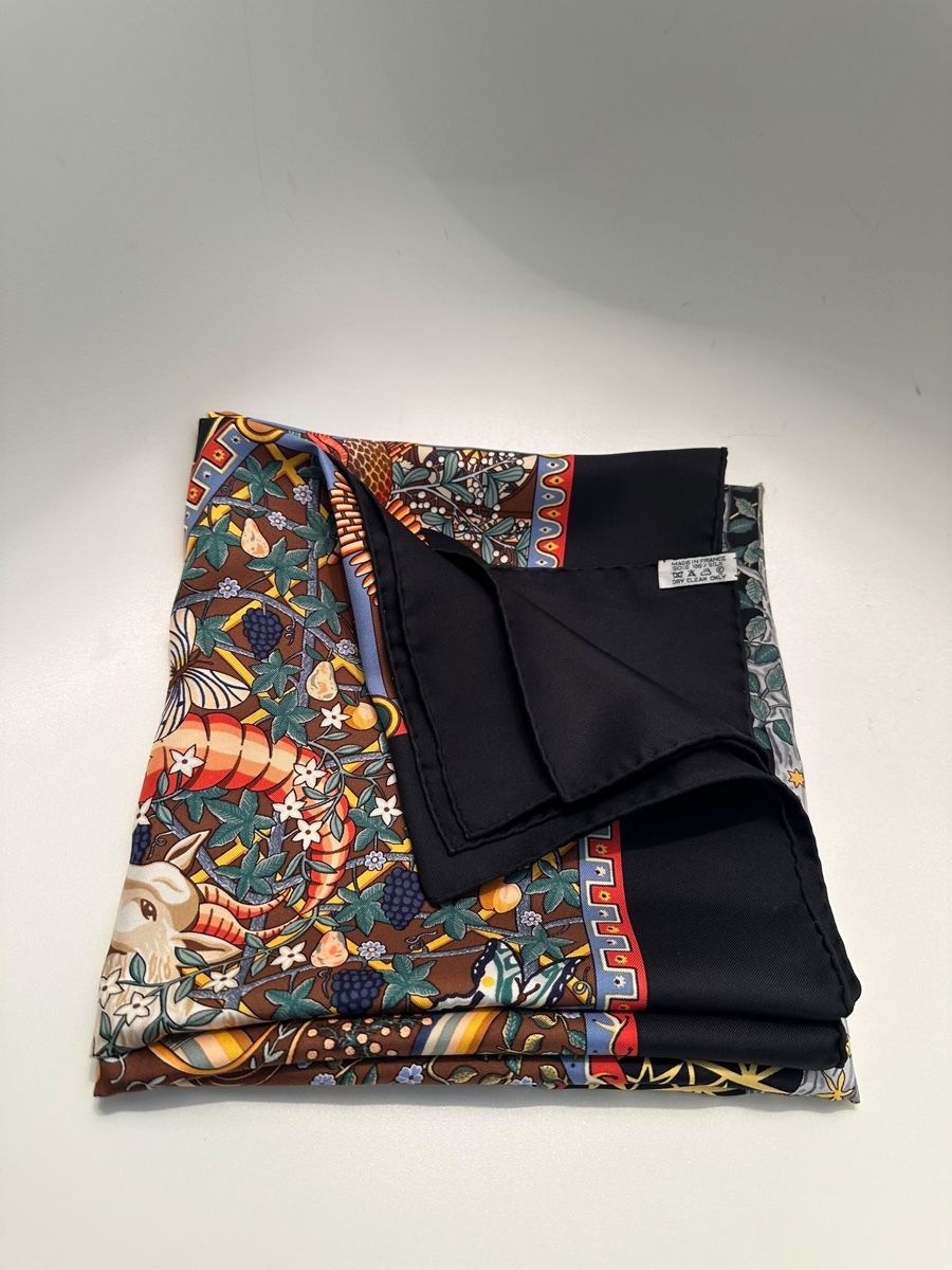 Hermès Foulard & Sciarpe: Hermes Seidentuch Axis Mundi – Nuovo (secondo la descrizione) da Binningen venduto da Yuliya15 4