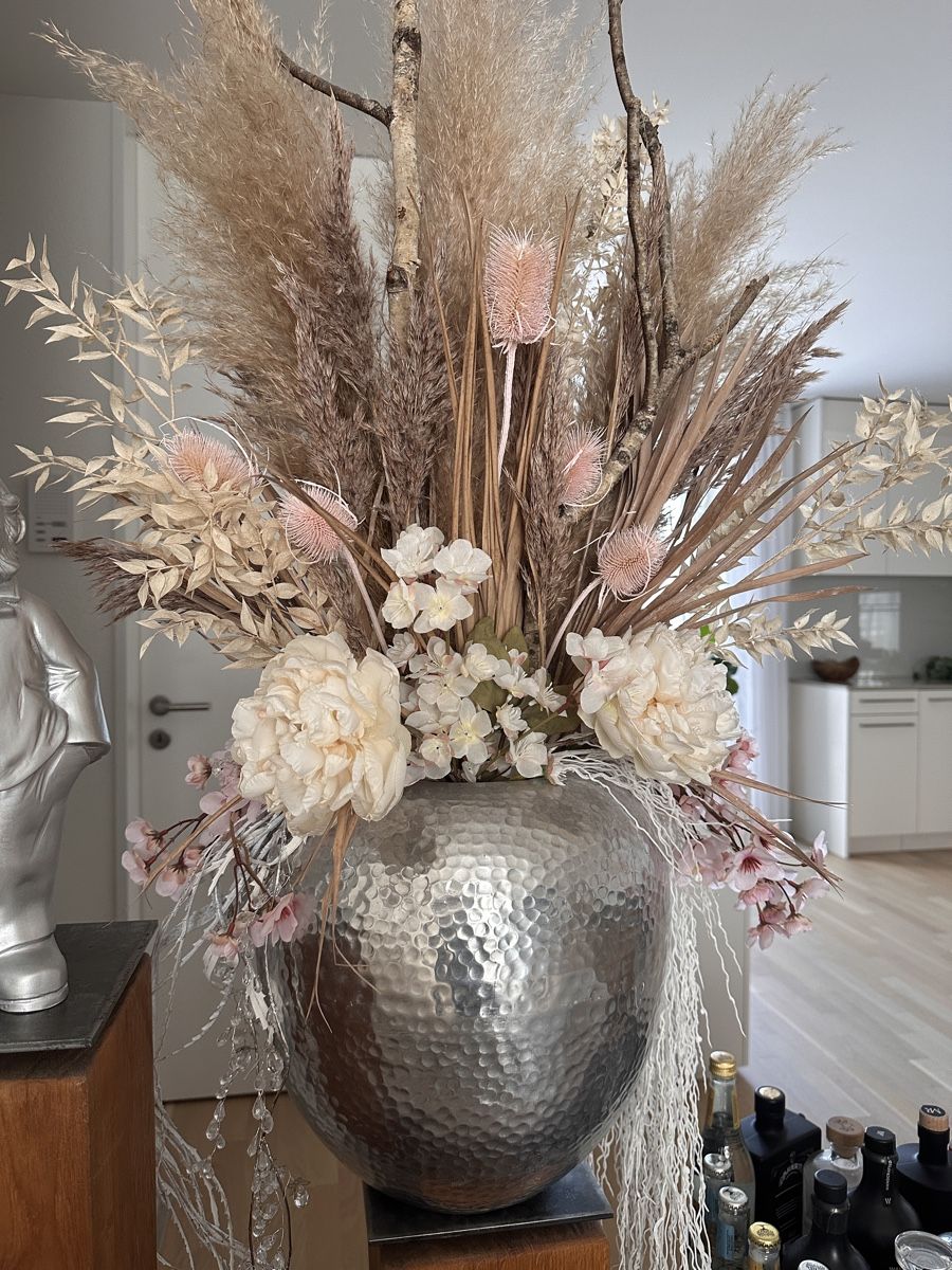 Tutte le decorazioni: Blumentopf mit Trocken-/Kunstblumen Gesteck – Usato da Dübendorf venduto da 9320