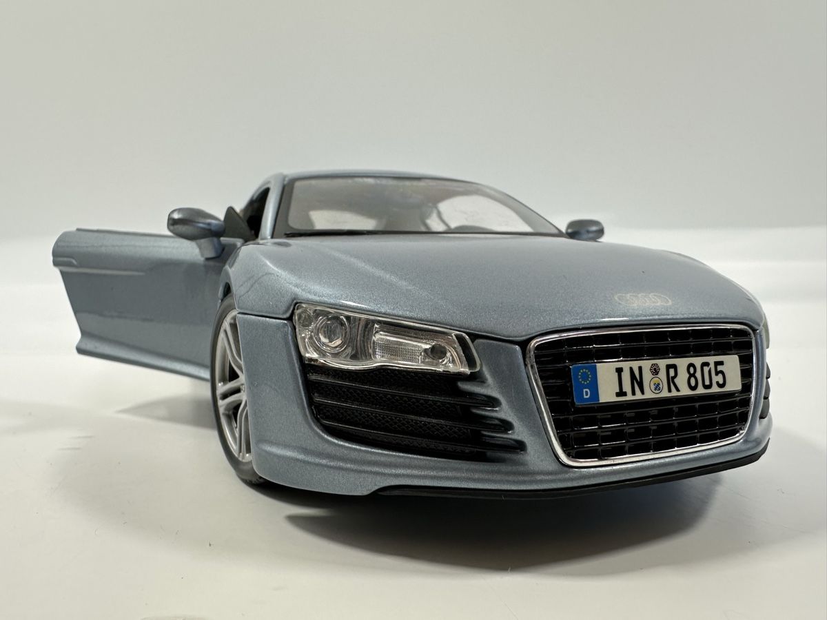 Maisto Modellautos: Audi R8 1:18, blau-silber, MAISTO – Gebraucht aus Zofingen von rf9_x2xt 9