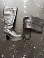 Schwarze kniehohe Plateau-Stiefel Gr. 38