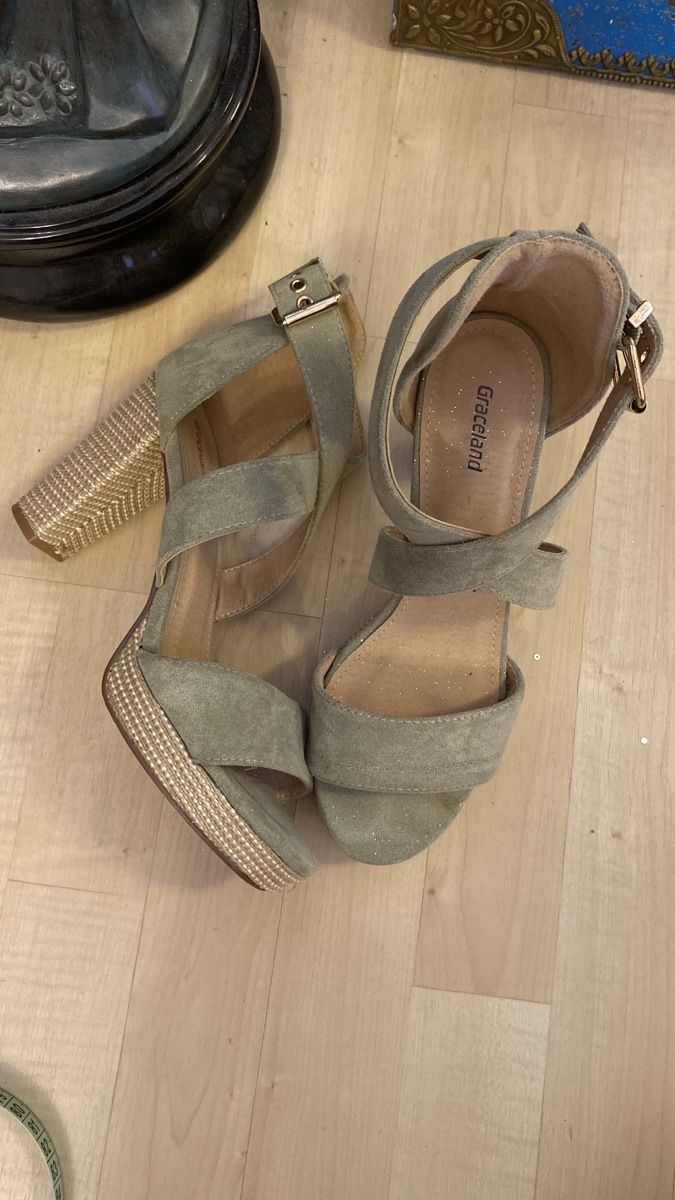 Graceland Damenschuhe: Schuhe Graceland Sandale high heels – Gebraucht aus Obfelden von tan_9lj9 1