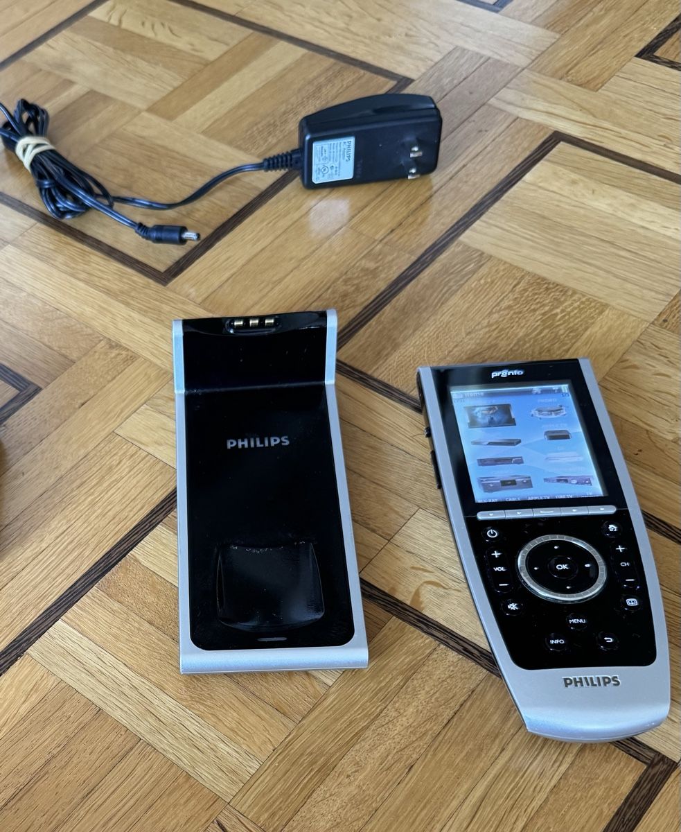 Philips Fernbedienungen: Philipps Pronto TSU9400 Universal Remote – Defekt aus Luzern von gparadise1 1