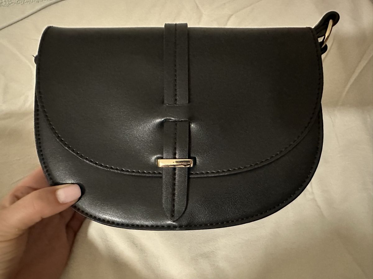 Borse da donna: New black leather shoulder bag – Nuovo (secondo la descrizione) da Neuchâtel venduto da agn_jc66 1