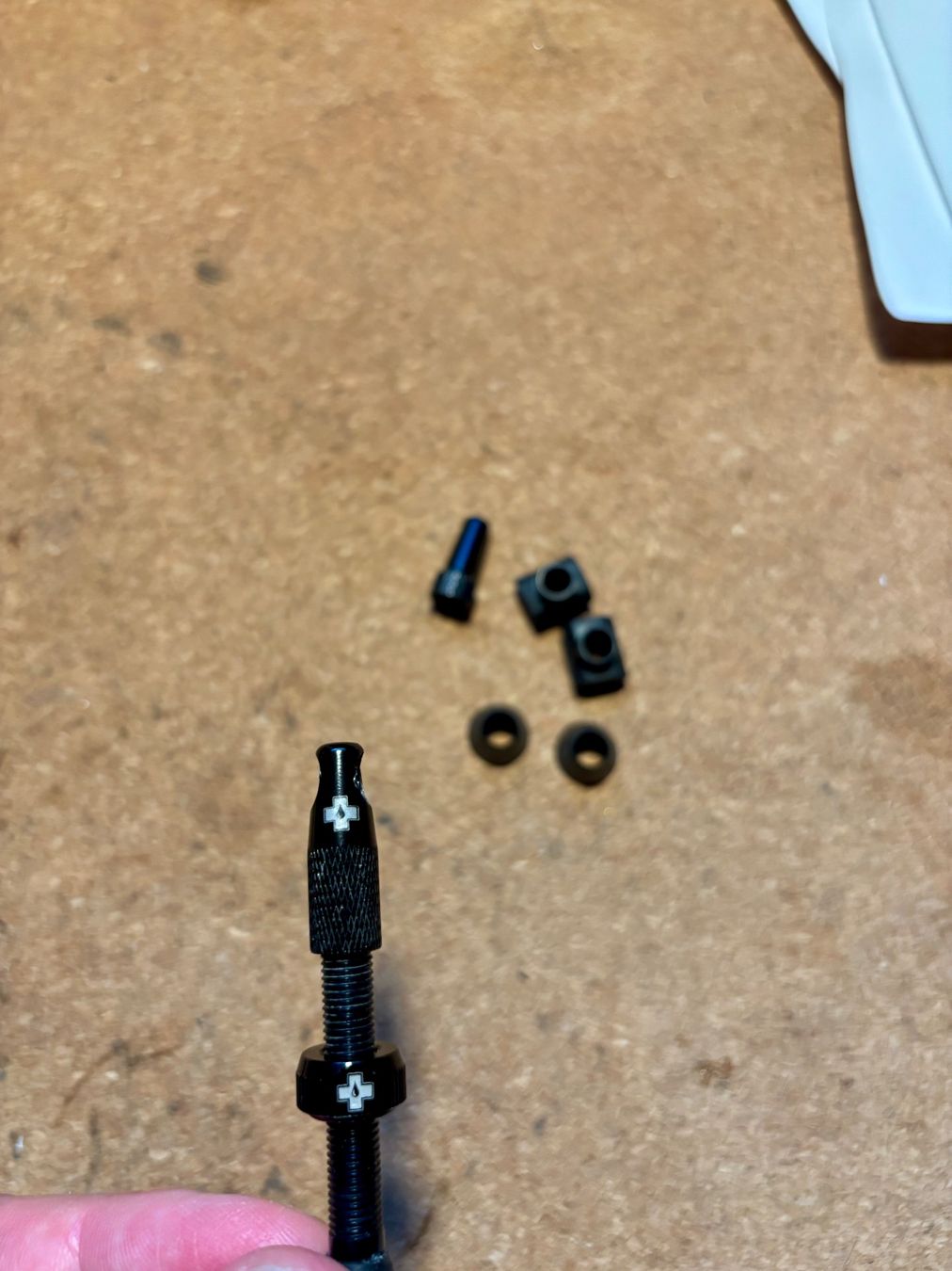 Pezzi di ricambio: Kit de valves tubeless Muc-Off – Usato da Morges venduto da blackbirdster 1