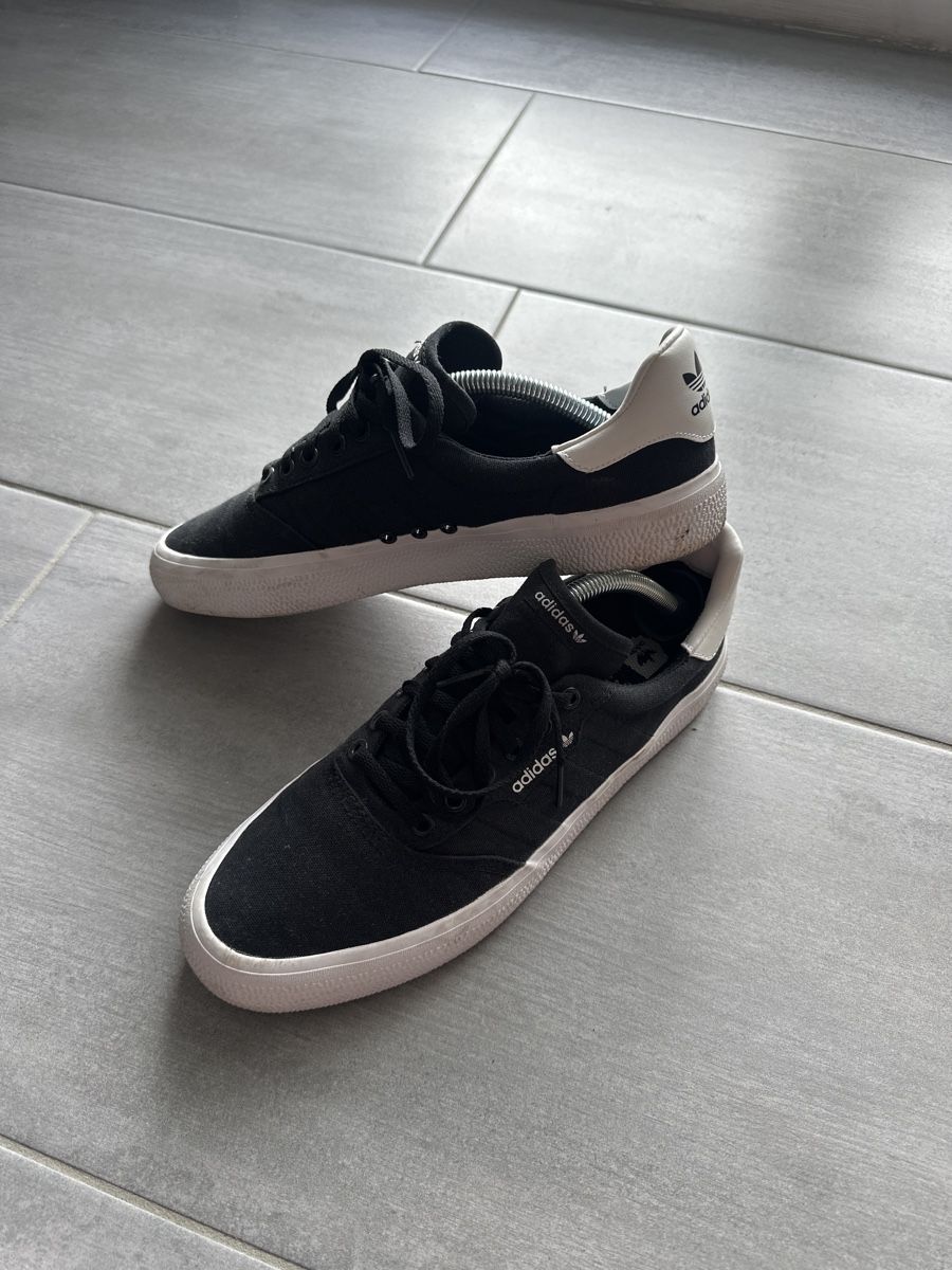 Adidas Scarpe da uomo: Adidas Sneaker, schwarz-weiss, Grösse 44 – Nuovo (secondo la descrizione) da Hombrechtikon venduto da mar_tqr9