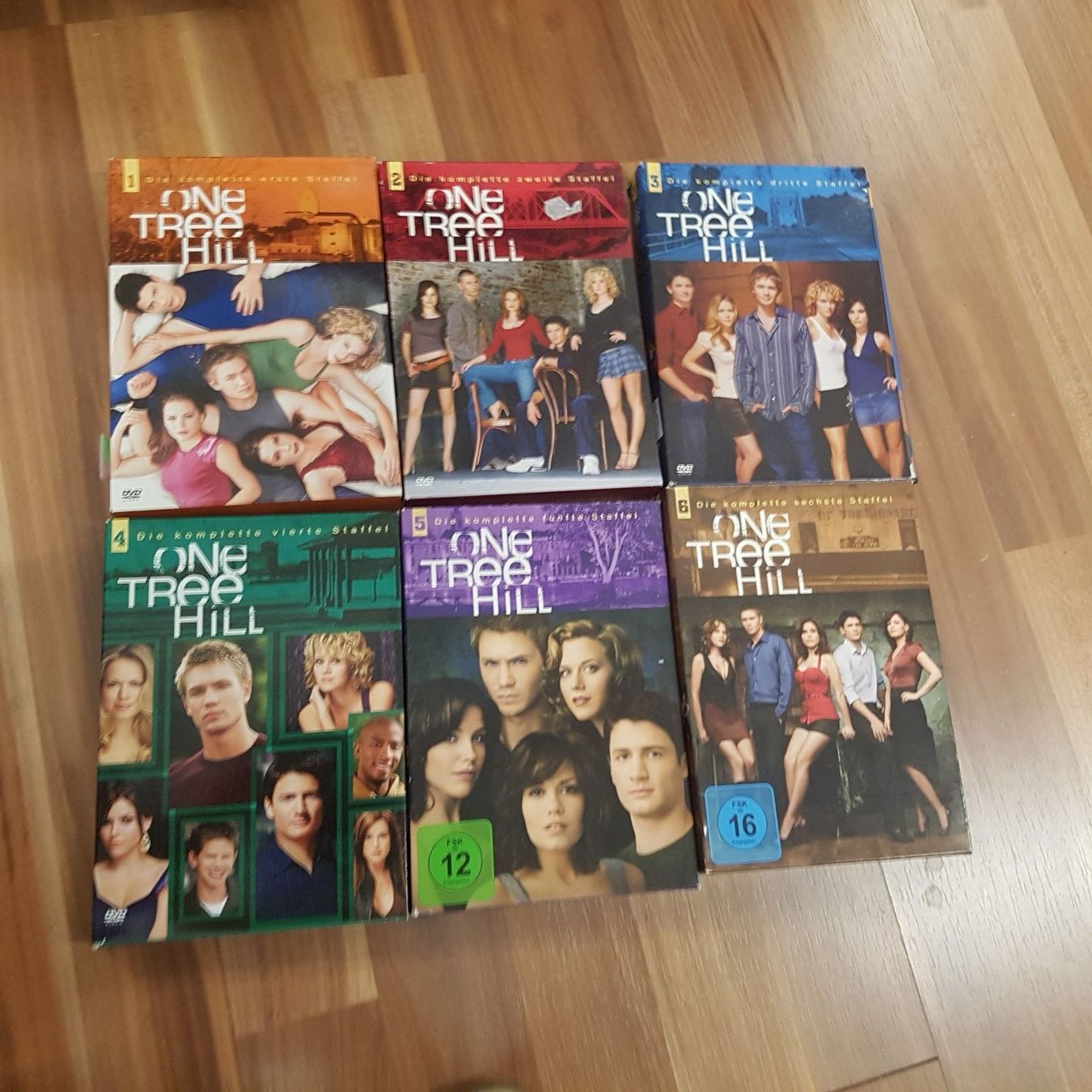 Tutti i DVDs: one tree Hill staffel 1 bis 6 B6 – Usato da Schwarzenburg venduto da Flamingo07