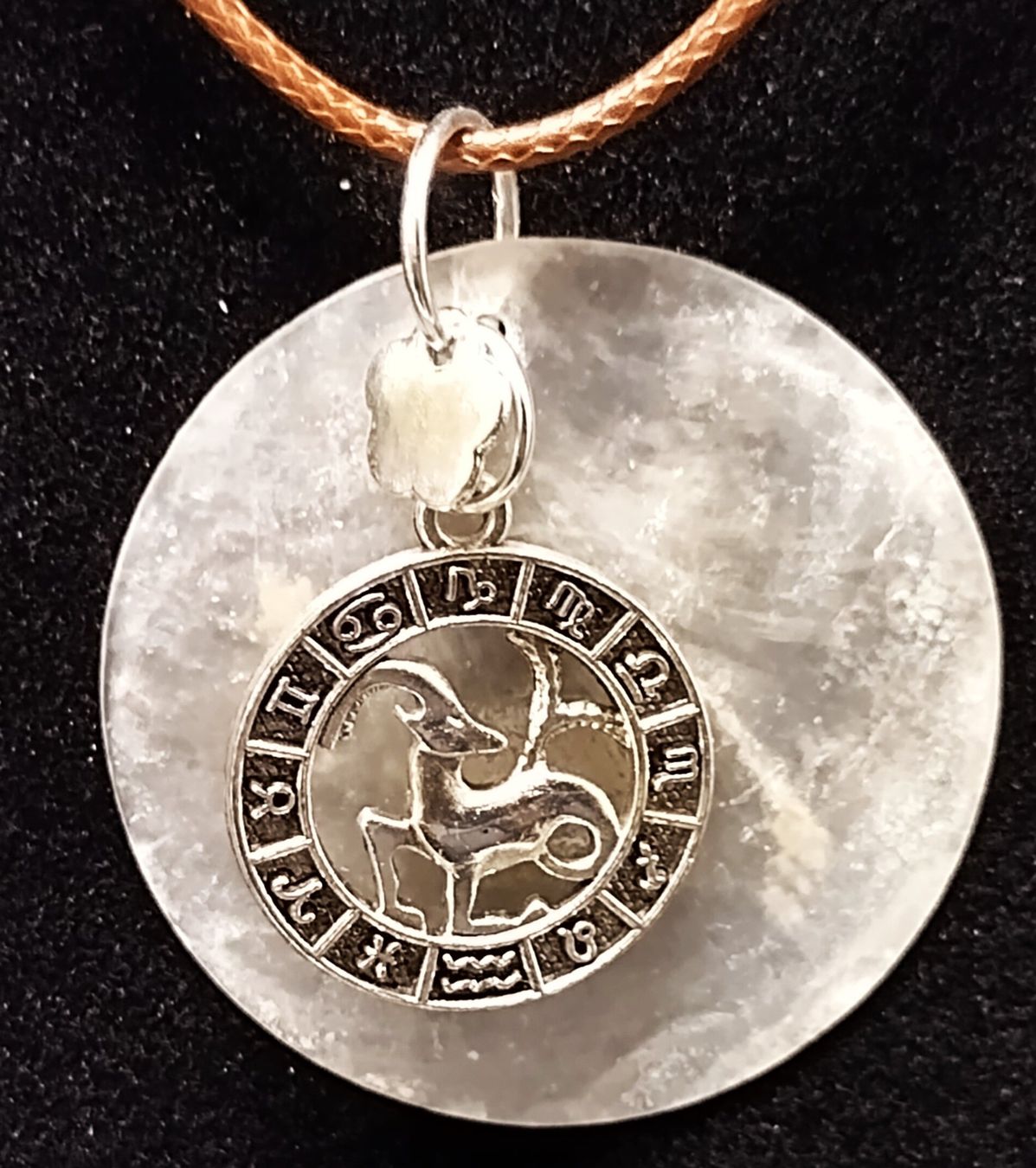 Catenine: Kette mit Perlmuttanhänger im Sternzeichen Steinbock – Nuovo (secondo la descrizione) da Olten venduto da Haendler01
