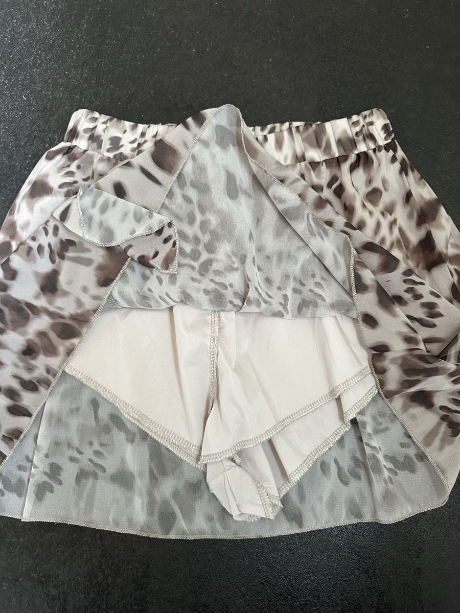 Shein Röcke: Leo Rock mit versteckter Hose darunter – Neu (gemäss Beschreibung) aus Romanshorn von laa_279h 2
