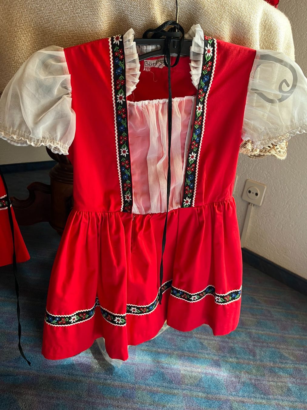 Costumi: 3x Kinder Dirndl Schweiz – Usato da Montlingen venduto da Giardini13 1