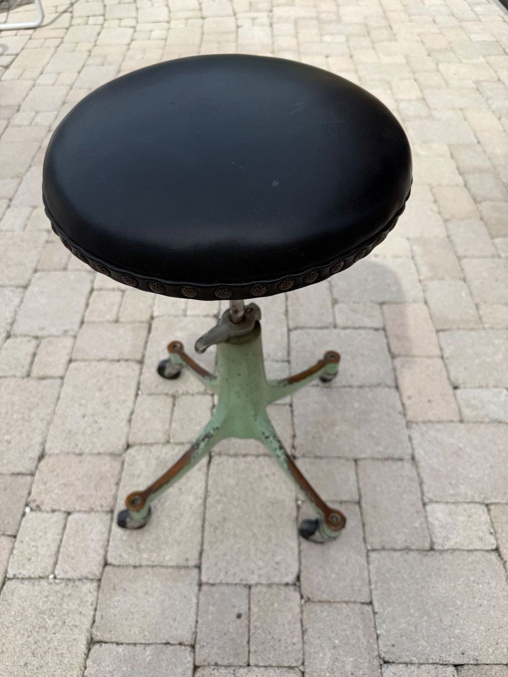 Hocker: Antiker Industriehocker – Gebraucht aus Zwingen von moje1 6
