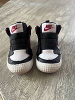 Nike Kinder Sneaker schwarz/weiss/rot  Grösse 19.5