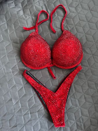 Fitness-Bikini für Wettkämpfe (Fitness Bikini), roter Samt