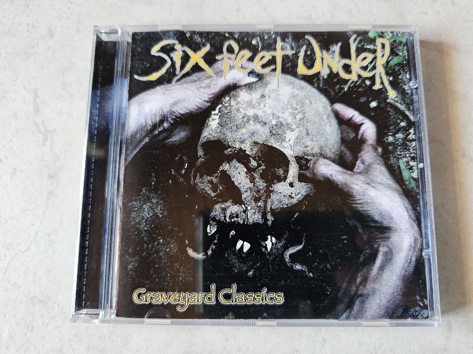 CD: Six Feet Under  -  Graveyard Classics – Usato da Schneisingen venduto da backstore24