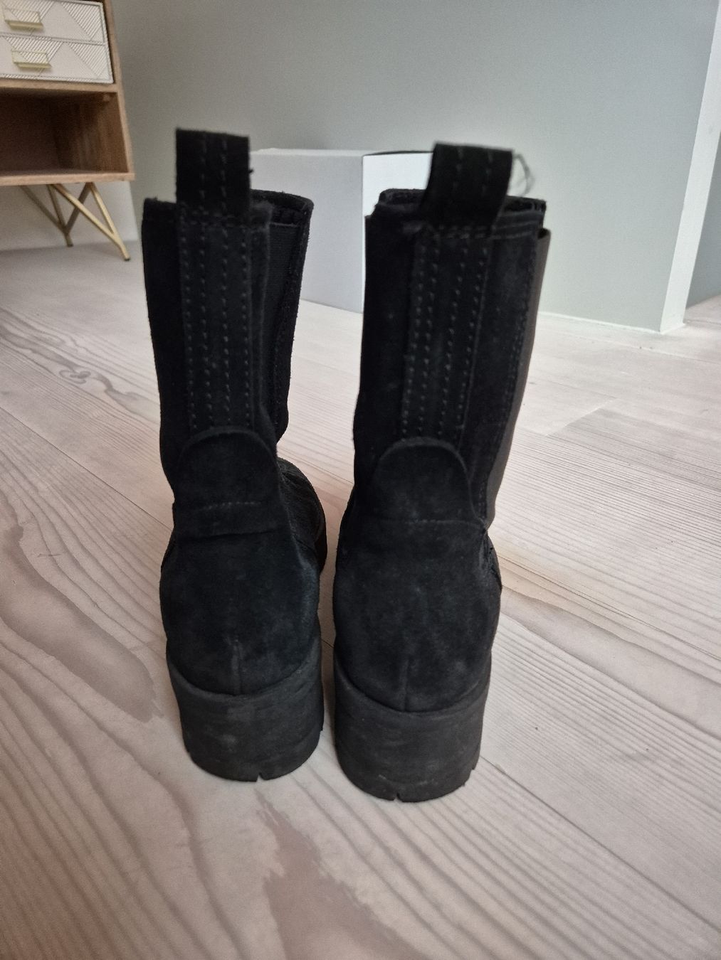 Scarpe da donna: Schwarze Wildleder Stiefeletten, Gr. 38 – Usato da Luzern venduto da ste_6k9h 2