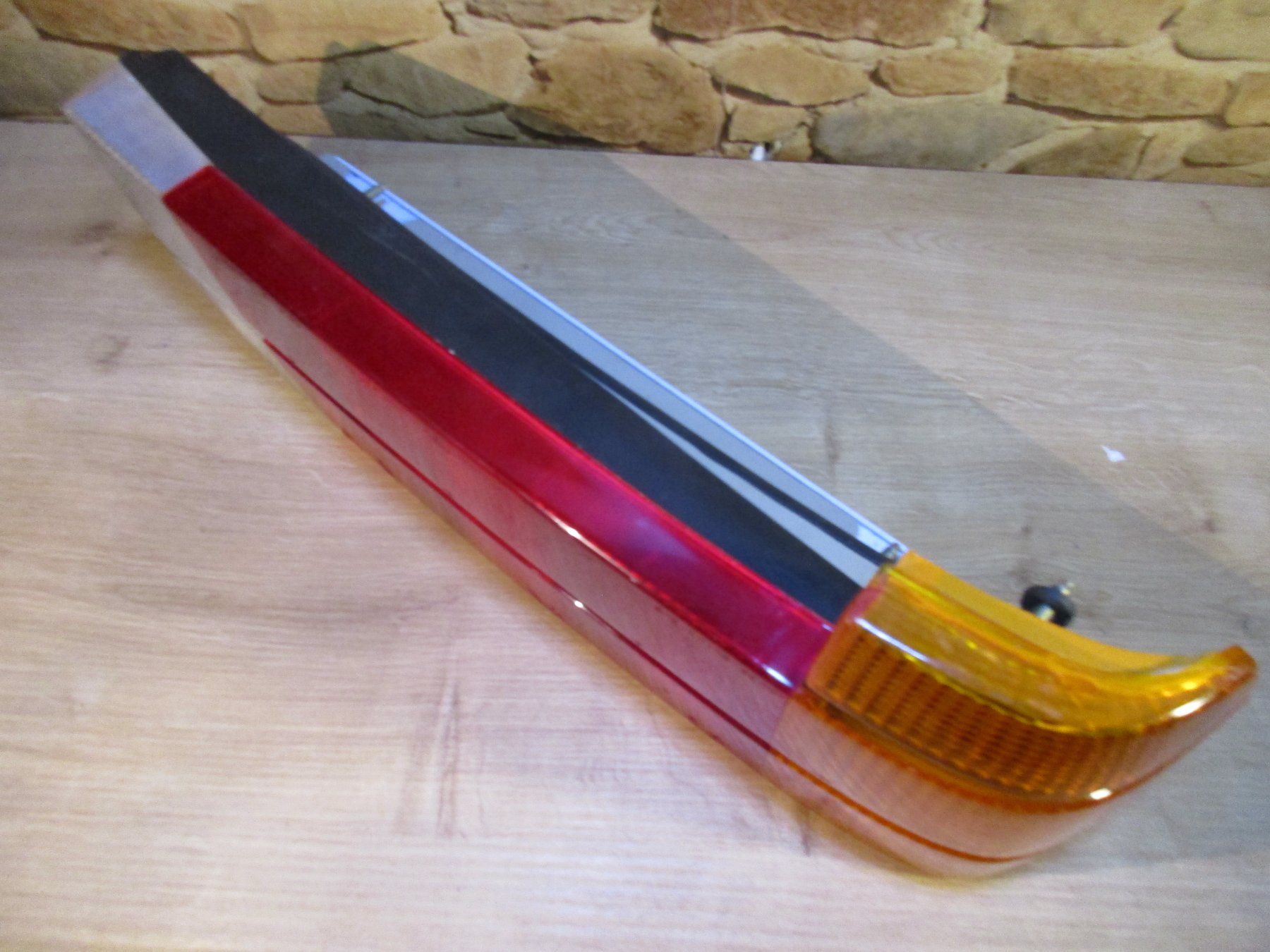 Alfa Romeo Tutti pezzi di ricambio auto: Alfa Romeo 75   Heckleuchte rechts gelber Blinker – Nuovo (secondo la descrizione) da Ennetmoos venduto da Truckdiver 3