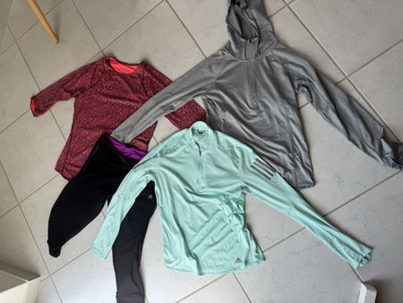 4-teiliges Damen Sport-Set (Adidas, Nike etc.) 