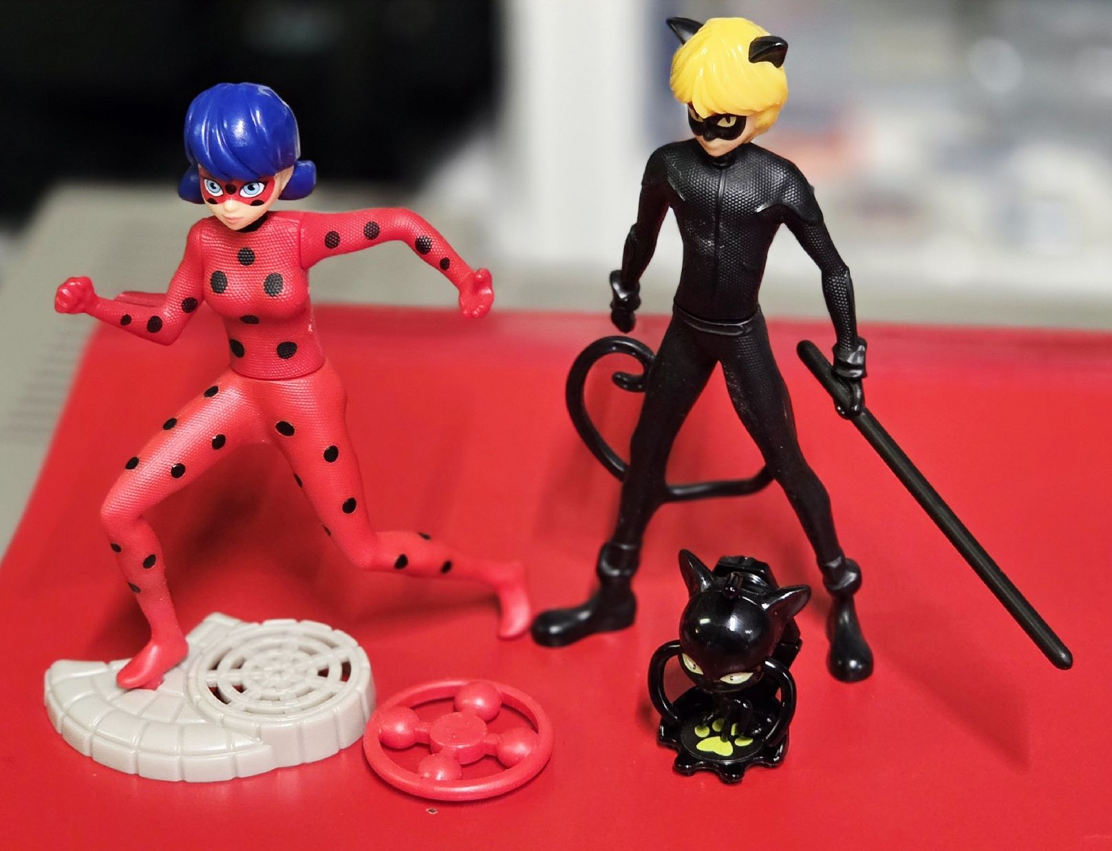Figuren: 3x Miraculous Ladybug Figuren (Cat Noir, Plaque, Ladybug) – Gebraucht aus Reinach BL von _MasterK_