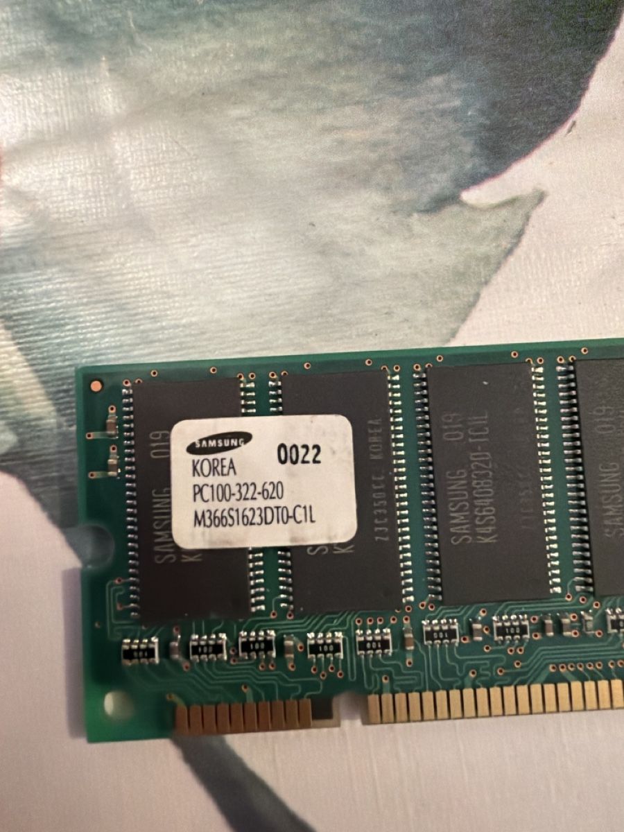 Samsung Mémoires / RAM: RAM PC100 – Défectueux à Martigny par capri2800 3