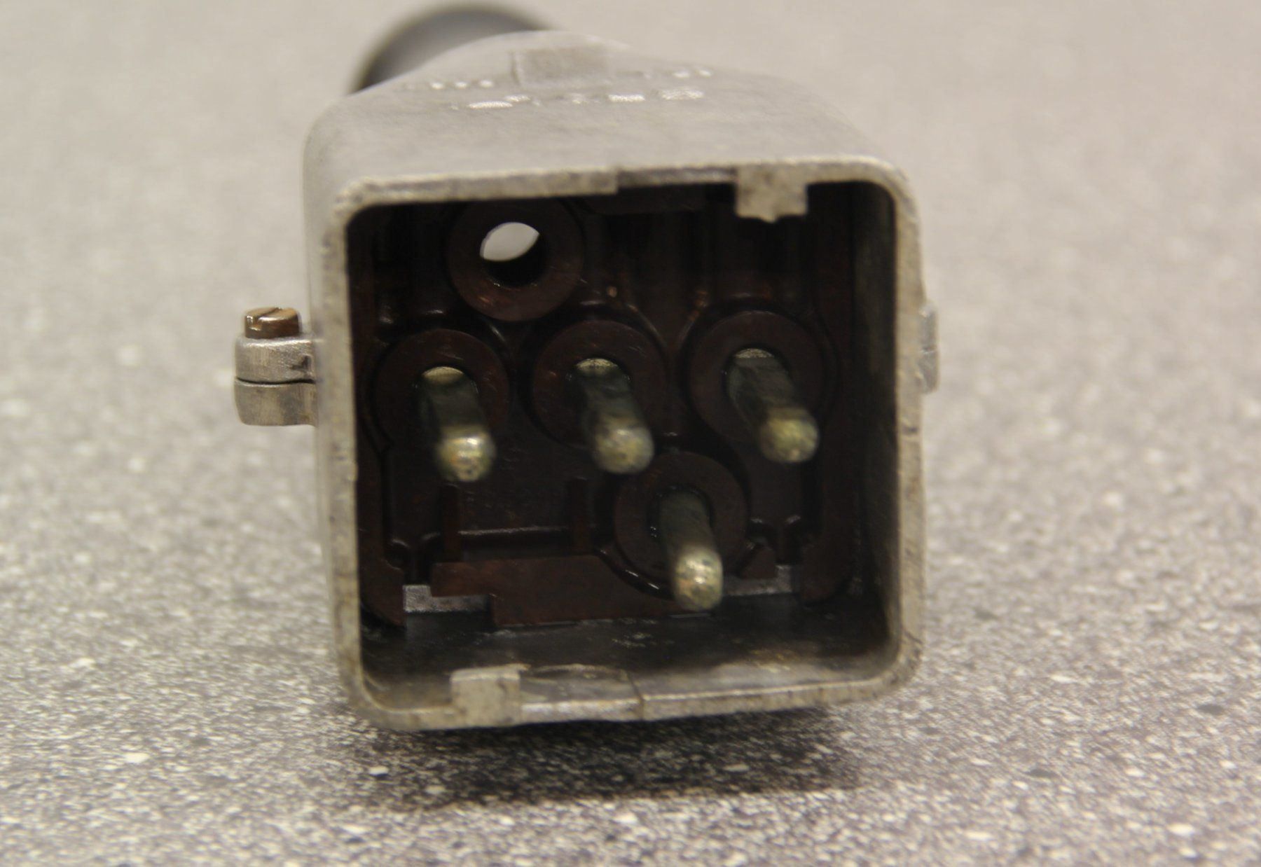 Spine: Elektro-Stecker 4 Pol - Spälti - 25 A – Usato da Sarnen venduto da danyo08 3