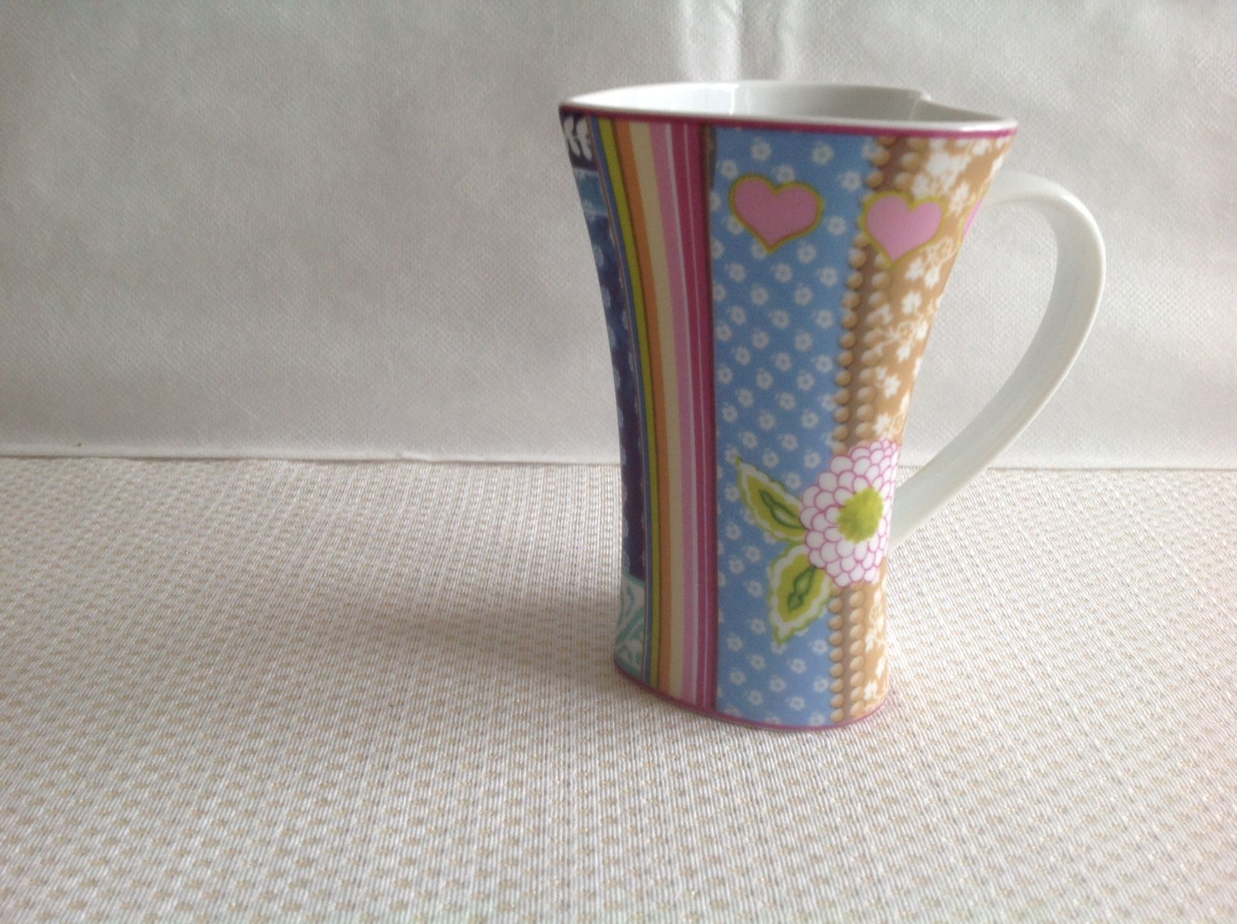 Tassen: Tasse - Mug en forme de coeur – Gebraucht aus Sion von accroshoes