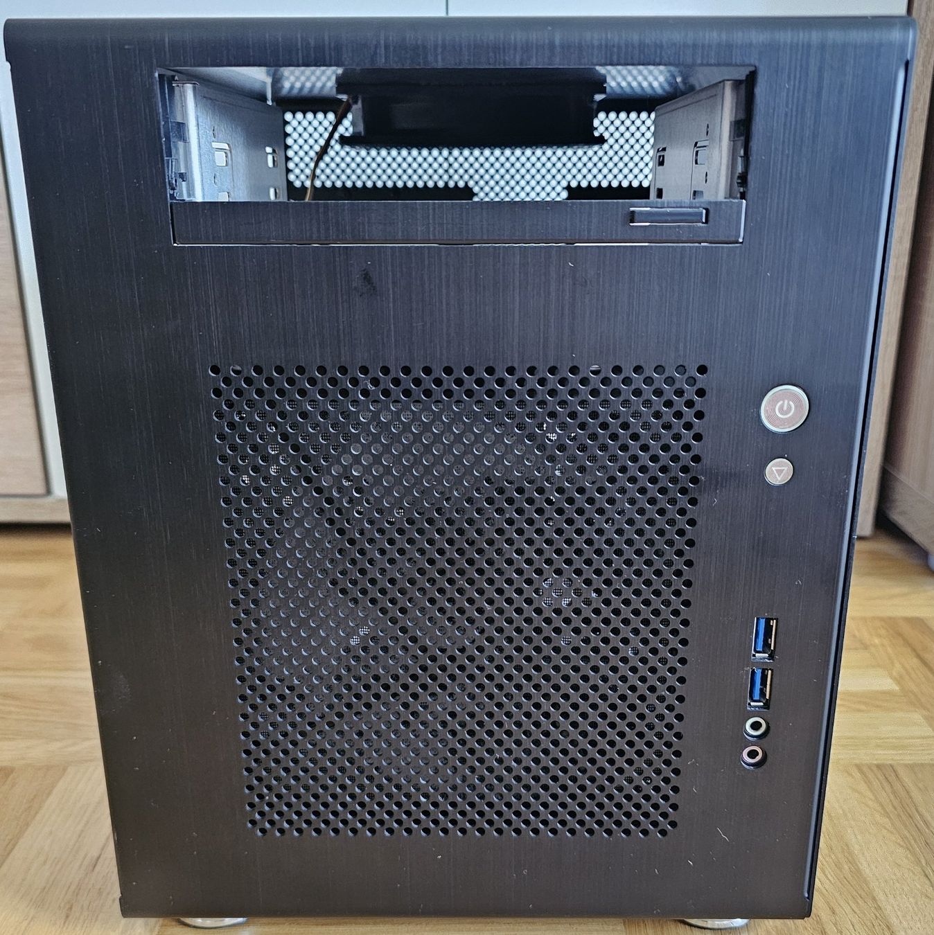 Lian Li Custodie: Lian Li PC-Q08 – Usato da Fribourg venduto da baltenspda 2