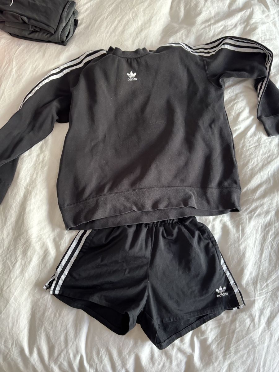 Adidas Lots de vêtements: Ensemble, addidas – D'occasion à Crans-Montana par Jano_brn